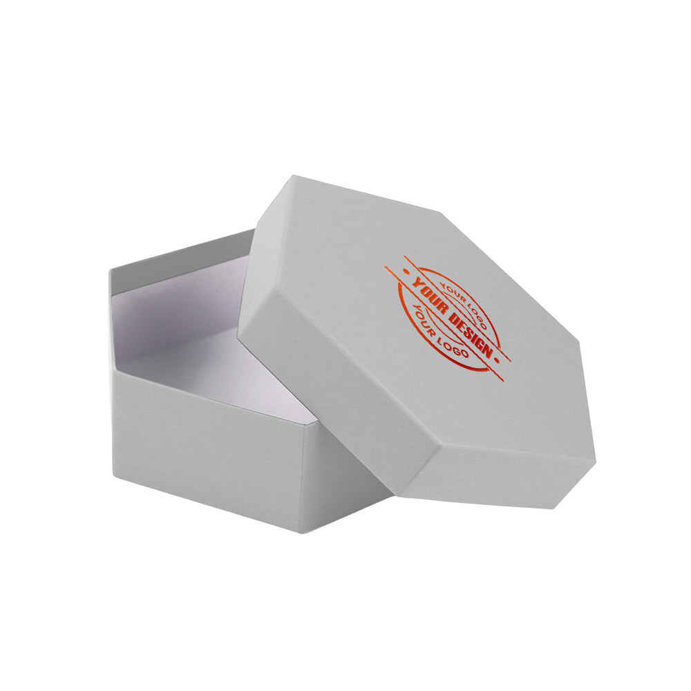 Εξάγωνο κουτί σε λευκό χρώμα