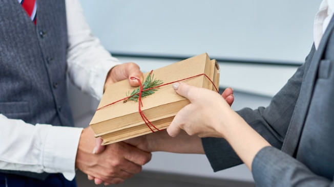 Πώς τα επιχειρηματικά δώρα διαφοροποιούν το εταιρικό σας προφίλ